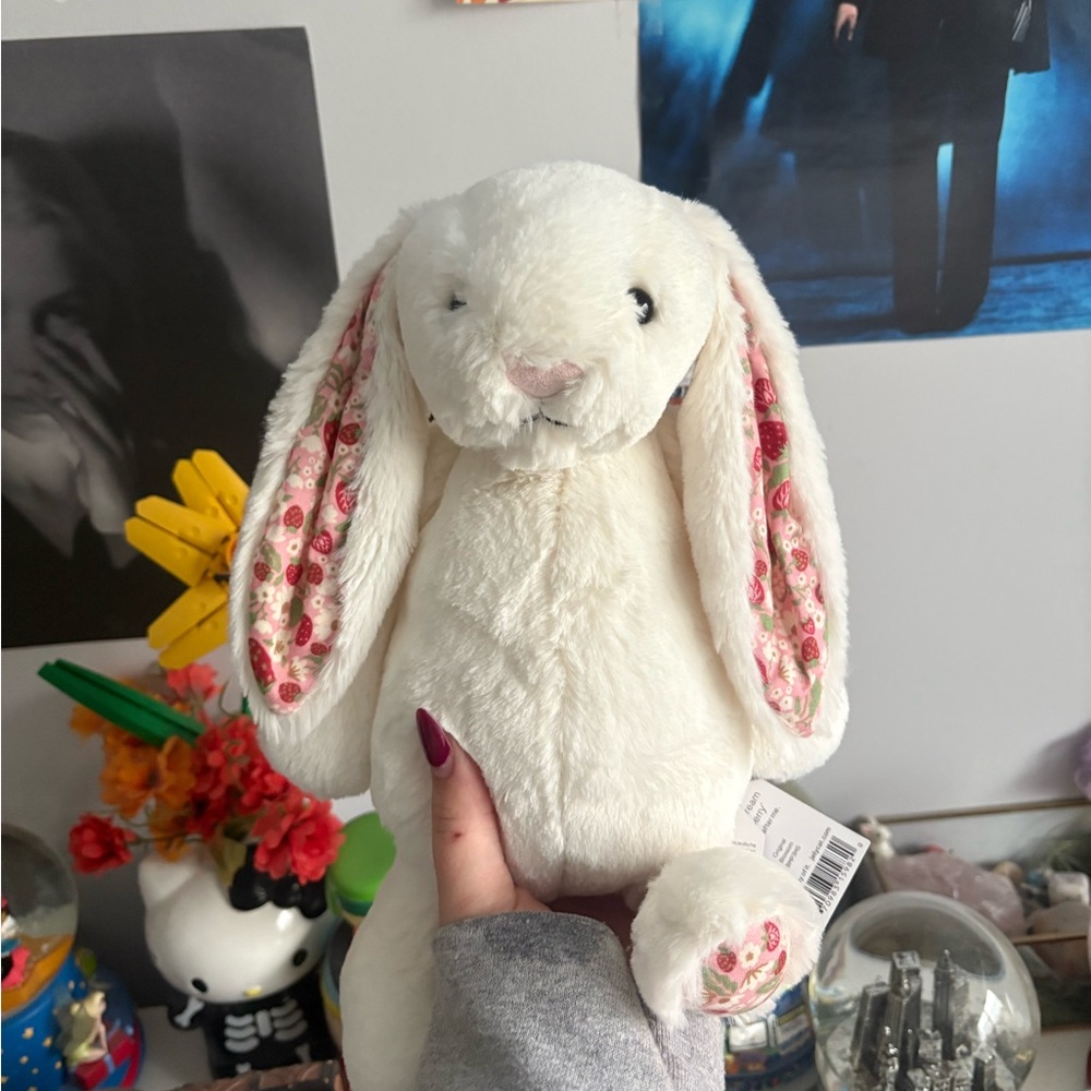 NWT BLOSSOM CREAM BUNNY ‘BERRY’ JELLYCAT